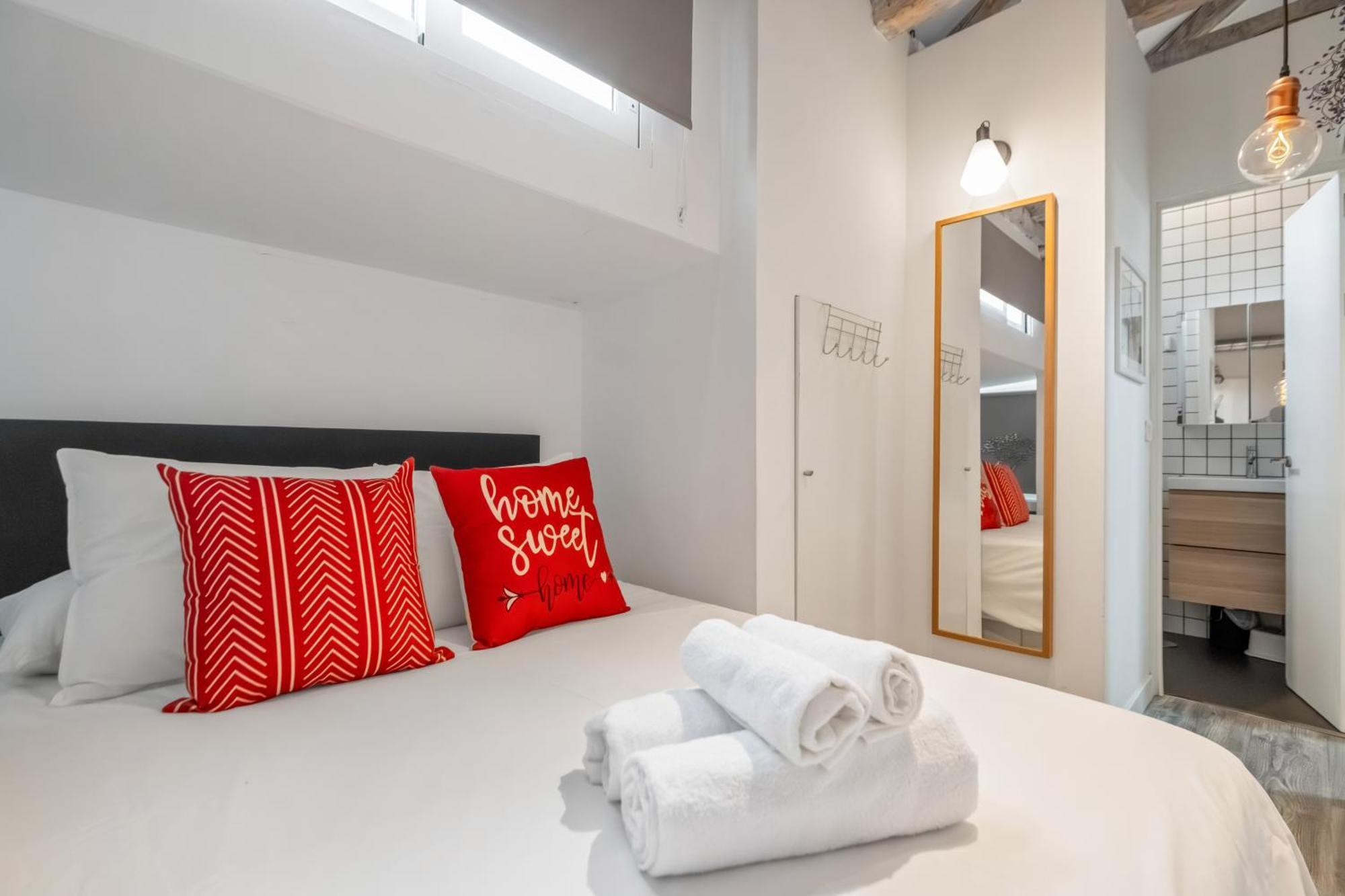 Attic 3bedrms-2baths In Heart Of Malasana Apartamento