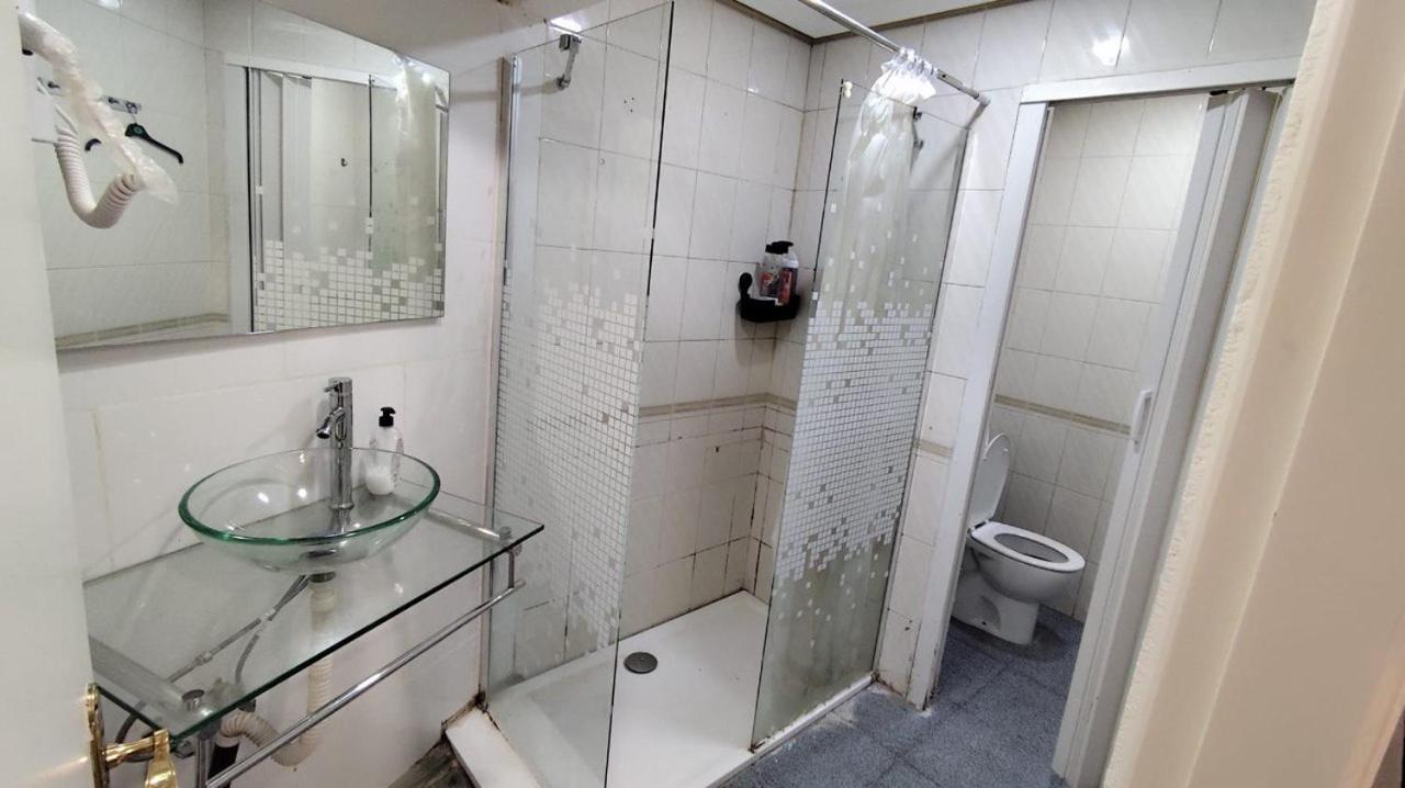 Colegiata Hostal *