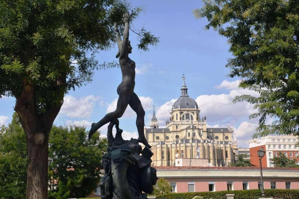 San Isidro Labrador, En Vistillas Junto A Metro Puerta De Toledo