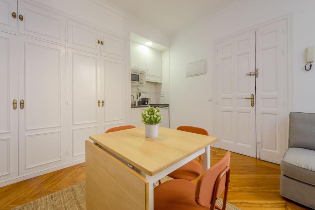 Apartamento Estudio Literario 2 En Letras, Ventura De La Vega