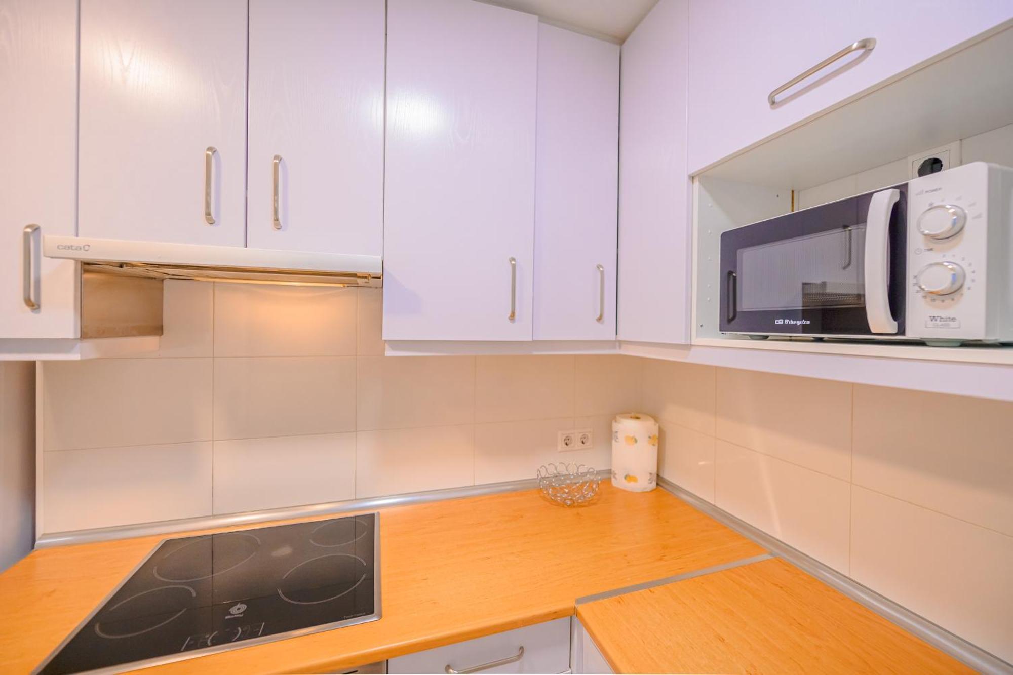 Apartamento For Amplia Y Comoda Casa Temporal De Cuatro En Chamberi Mau5 *