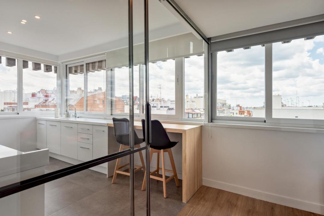 2 Bedroom 2 Bathroom Furnished - Salamanca - Bright & Stylish - Mintystay *