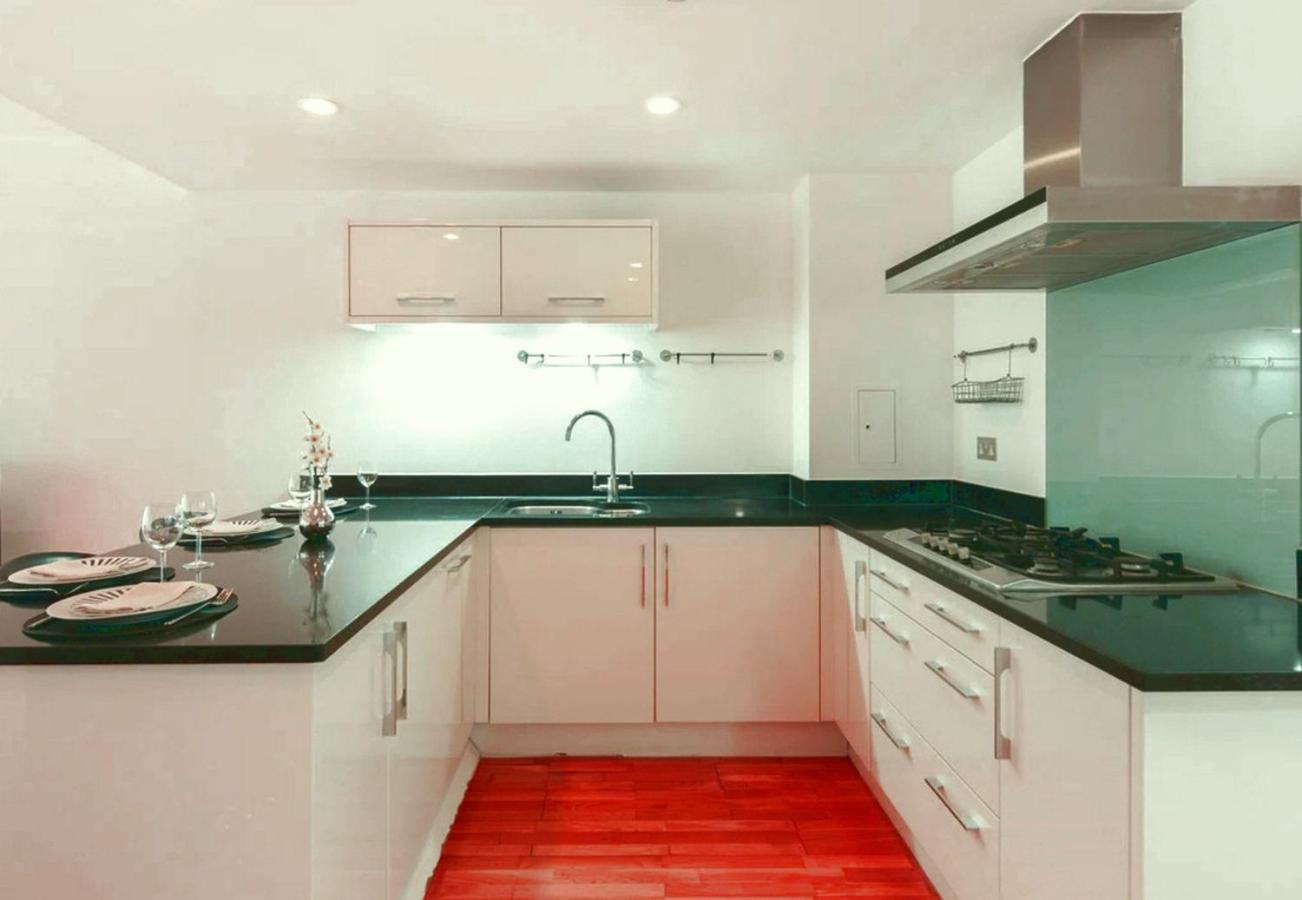 4 Bedrooms Puerta De Alcala Apartamento