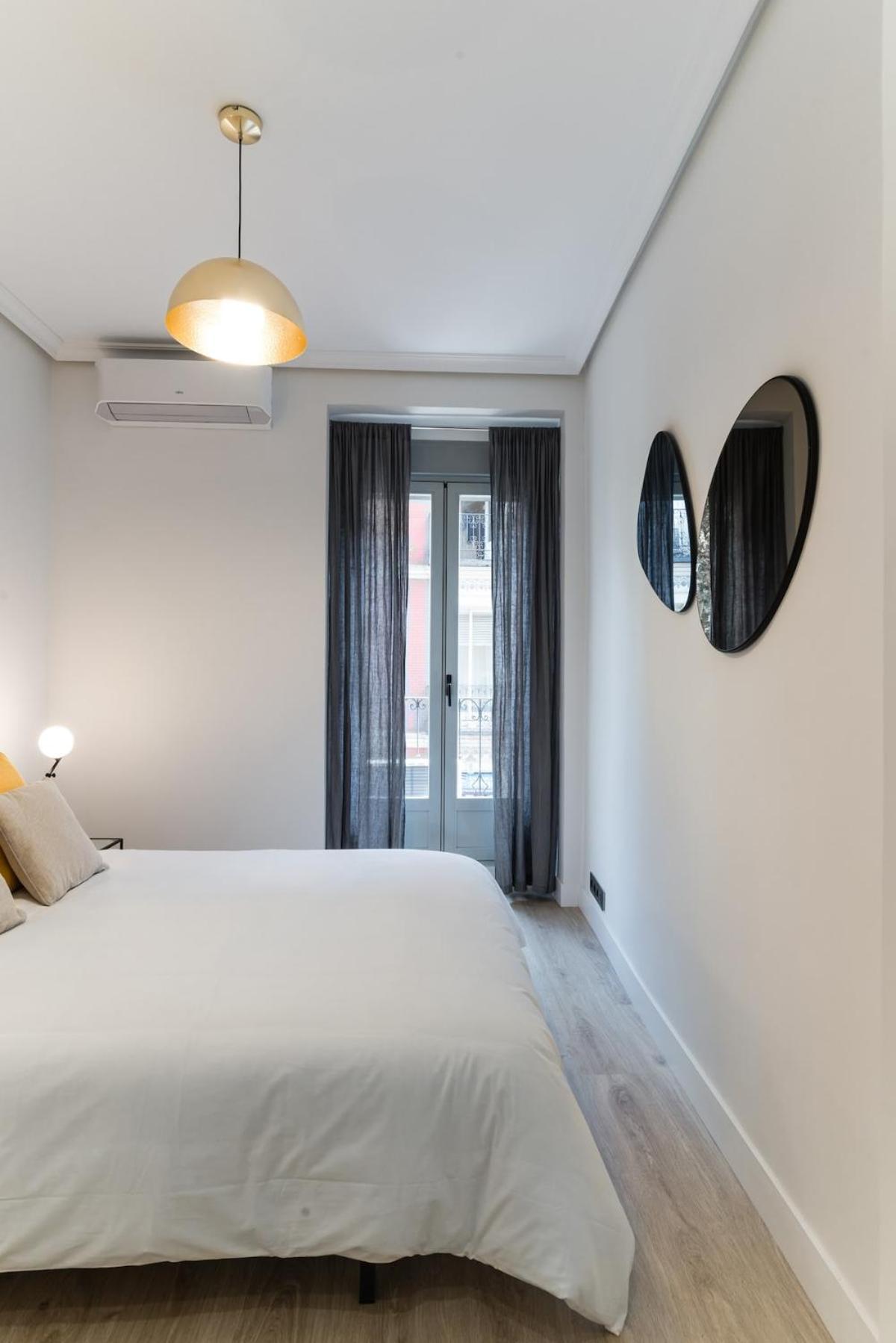 Luz Y Diseno En Malasana, Piso Centrico Y Nuevo Apartamento Madrid