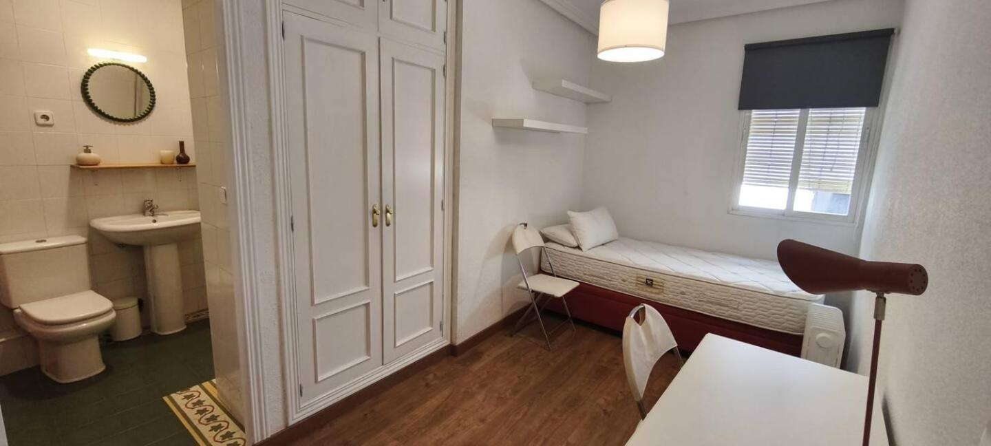 Bright In La Latina With Balconies - Encomienda Apartamento
