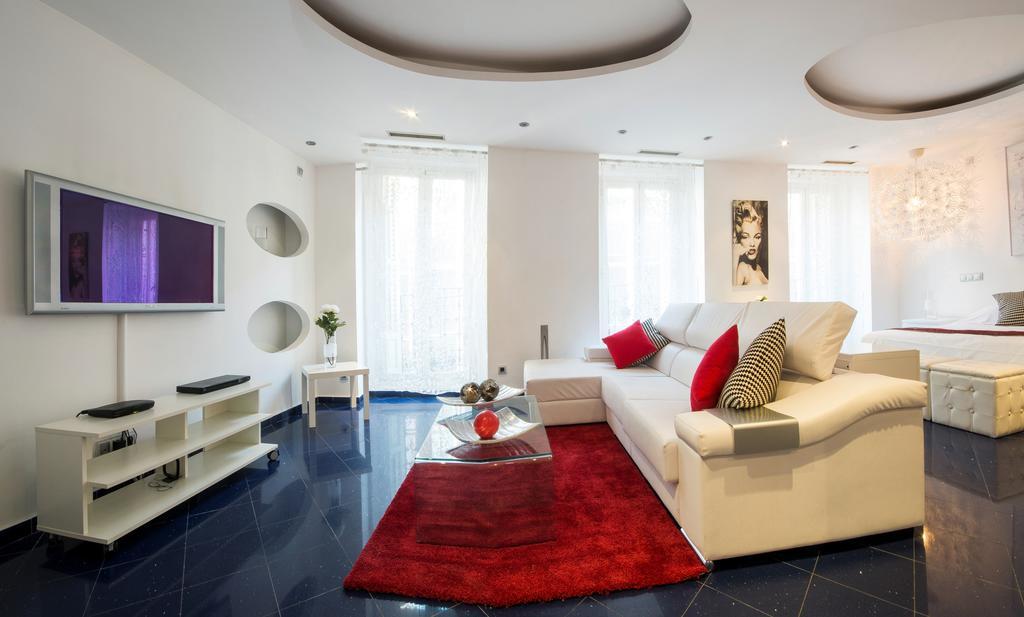 Alaia Holidays Gran Via Apartment Madrid