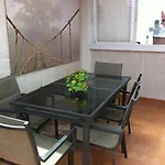 Terraza, Luminoso Y Bien Situado