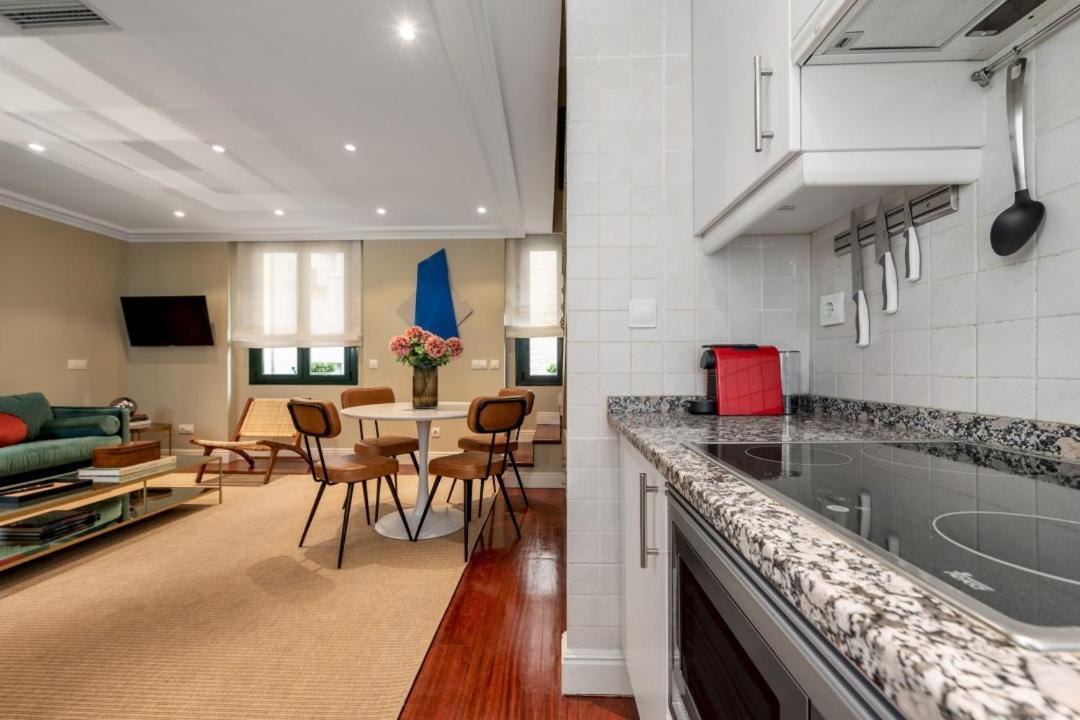 2 Bedrooms 2 Bathrooms- Penthouse- Almagro- Mintystay * Madrid