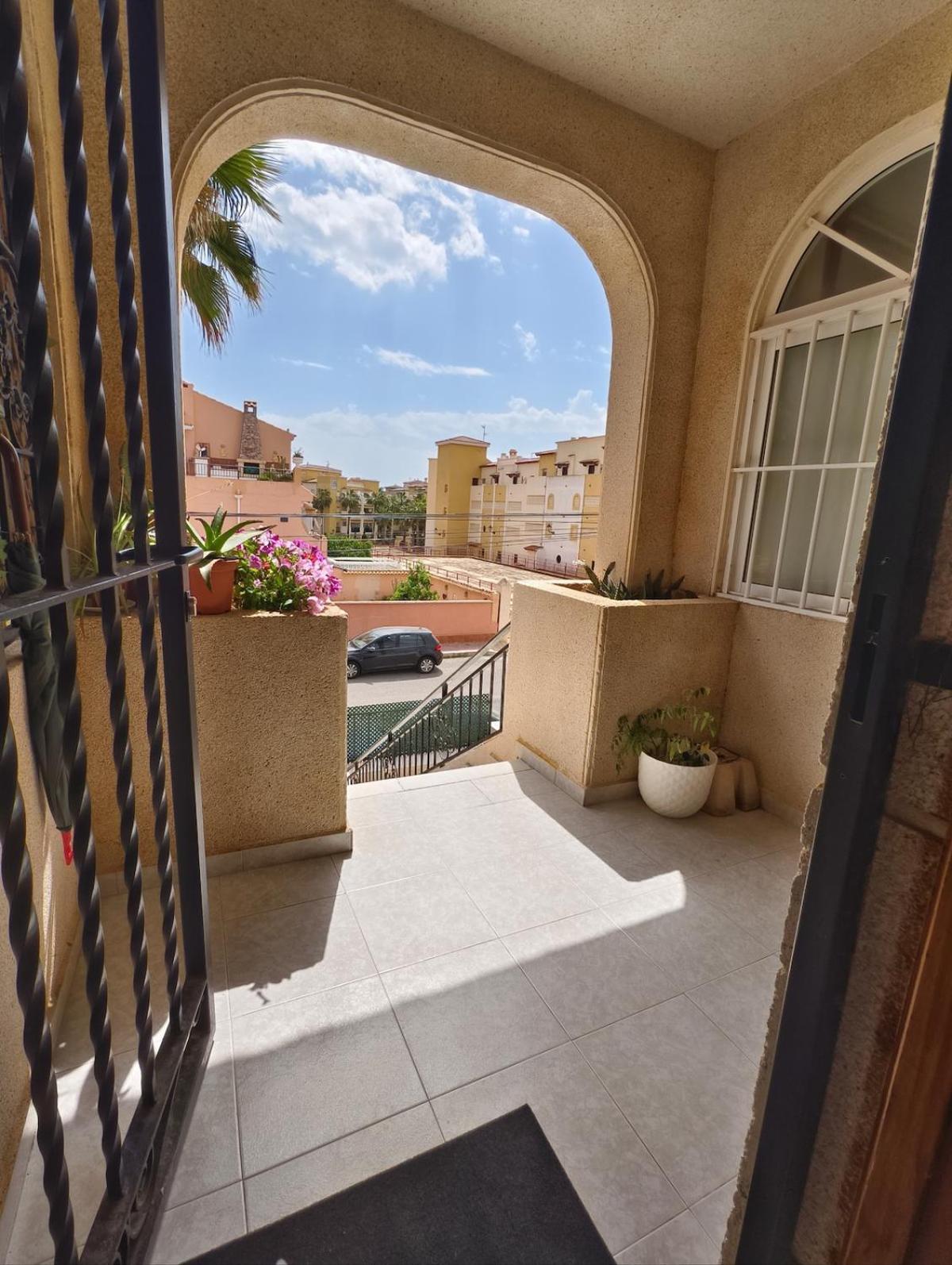 Apartment, Walk To