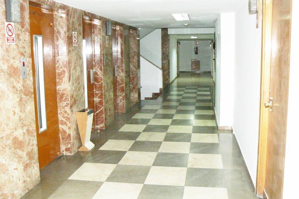 Plaza De Los Mostenses Apartamento