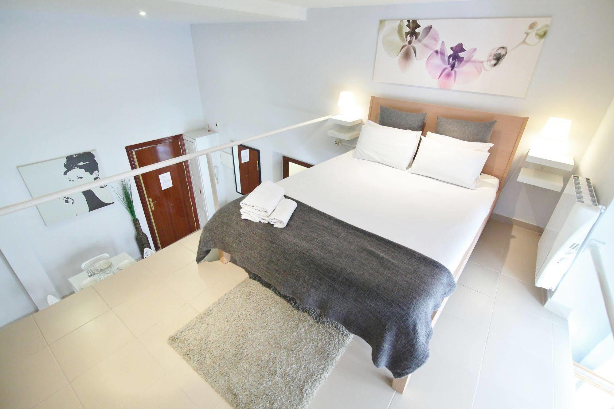 Apartamento L&h Plaza Santa Ana Madrid